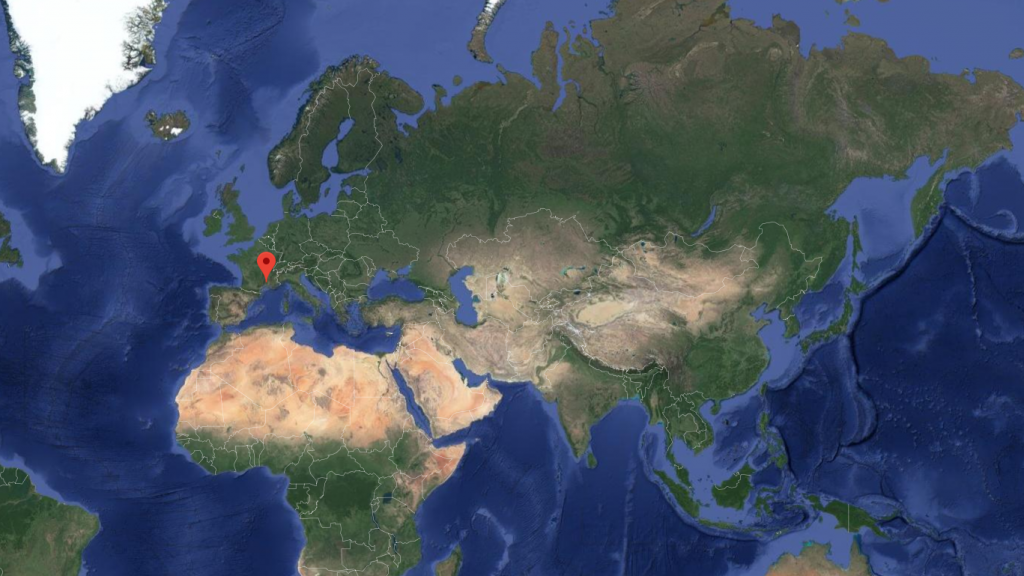 グーグルマップのスクリーンショット。日本とニーム地方を地球の上から見た図。
